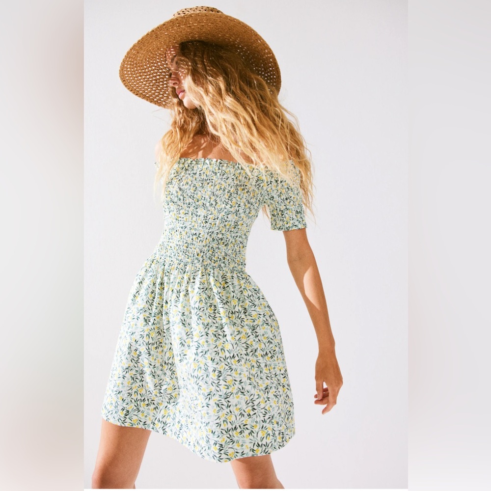 [Brand New] H&M Smocked Off-the-shoulder Dressed